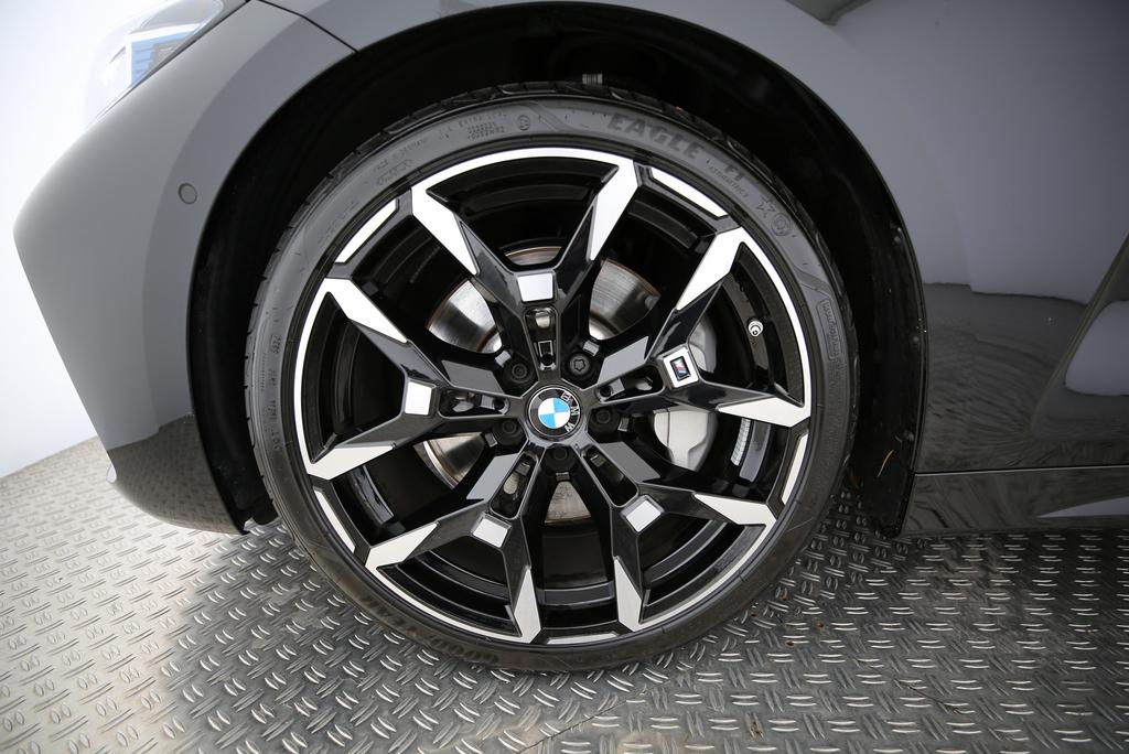 BMW 430i xDrive Cabrio-image-17