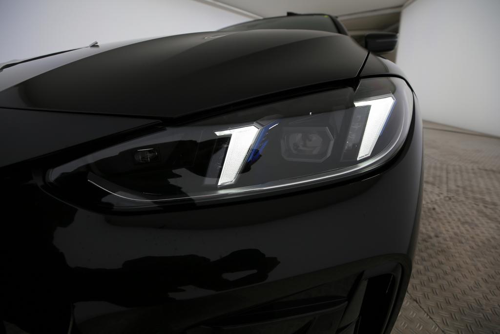 BMW 430i xDrive Cabrio-image-14