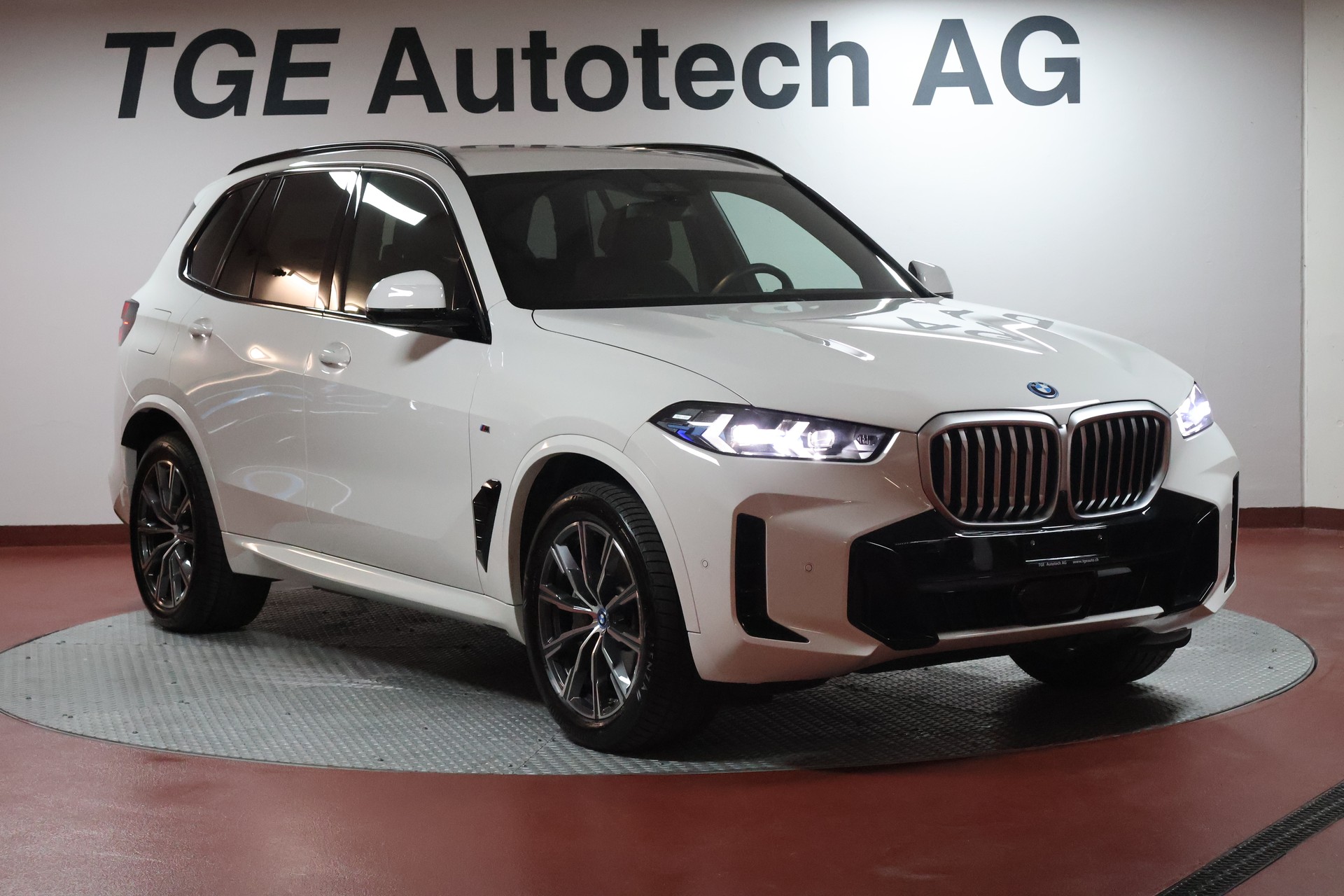 BMW X5 xDrive 50e M Sport Pro Steptronic-image-3