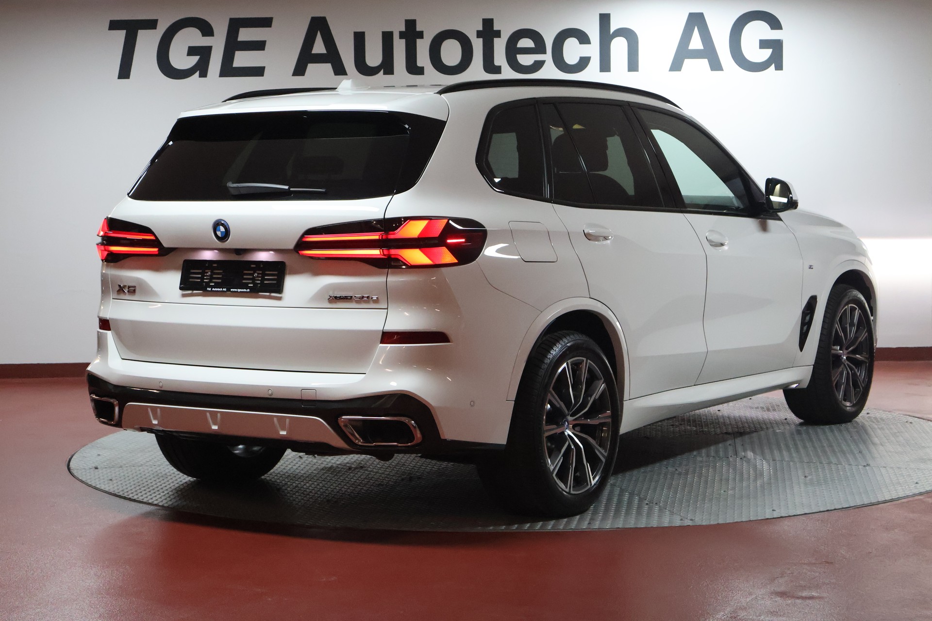 BMW X5 xDrive 50e M Sport Pro Steptronic-image-18