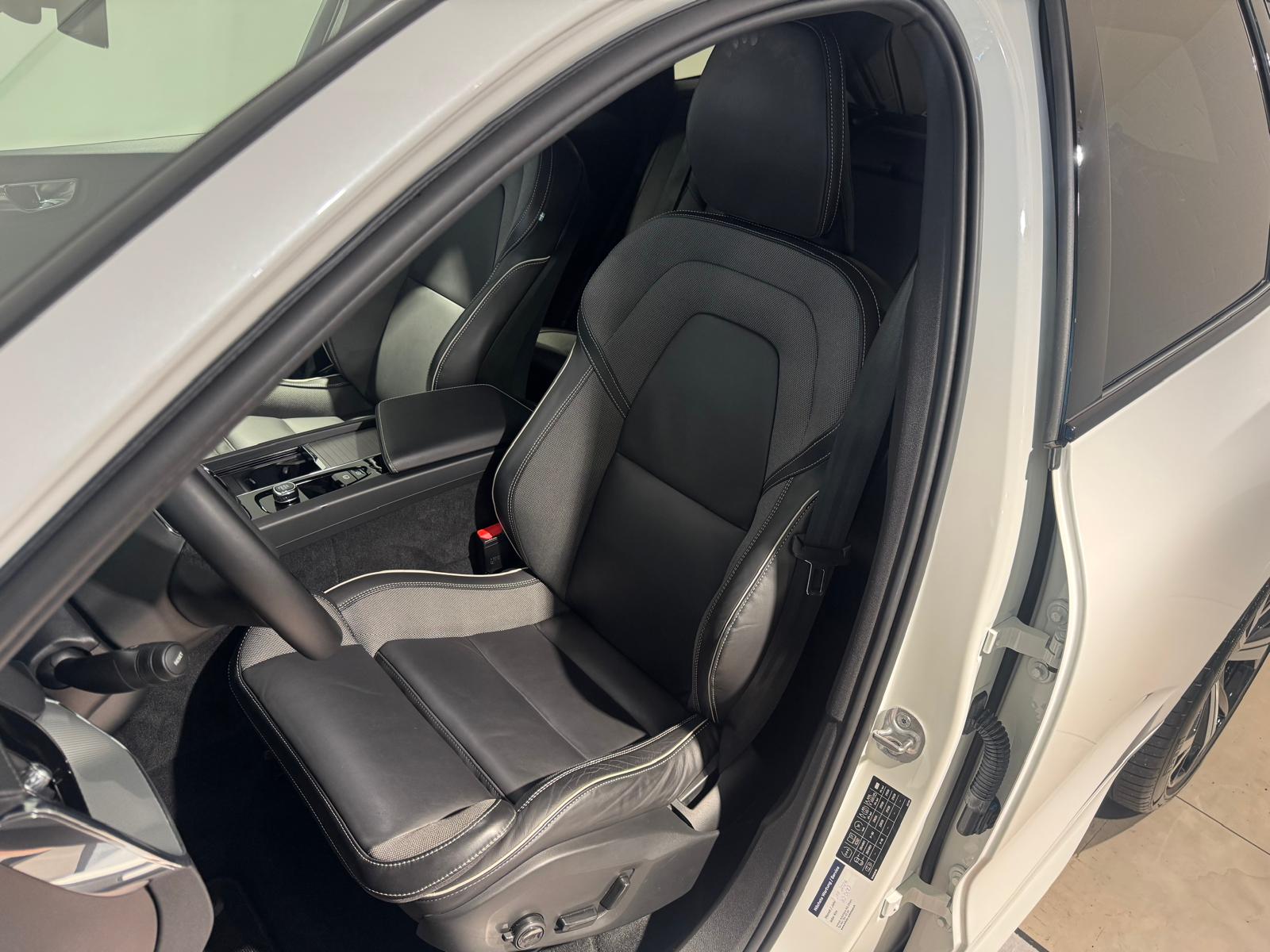 VOLVO XC60 T6 eAWD Ultimate Dark-image-7
