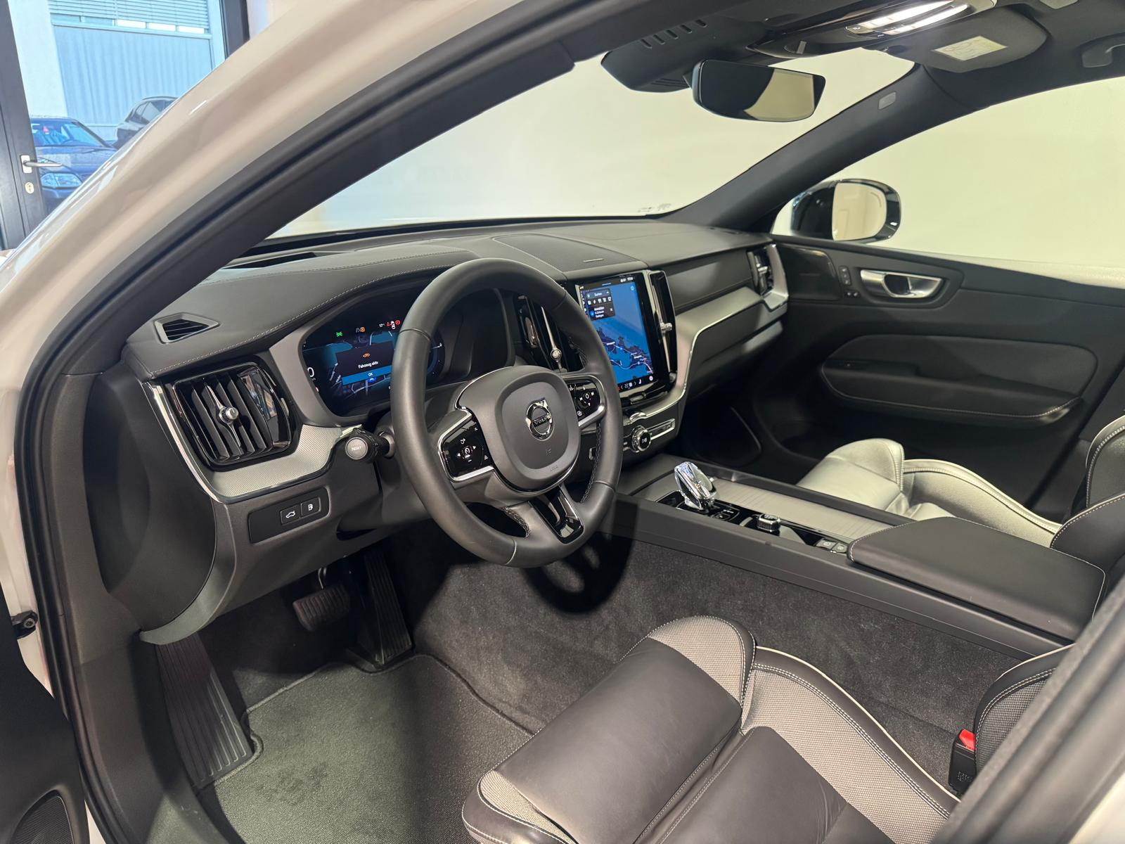 VOLVO XC60 T6 eAWD Ultimate Dark-image-14
