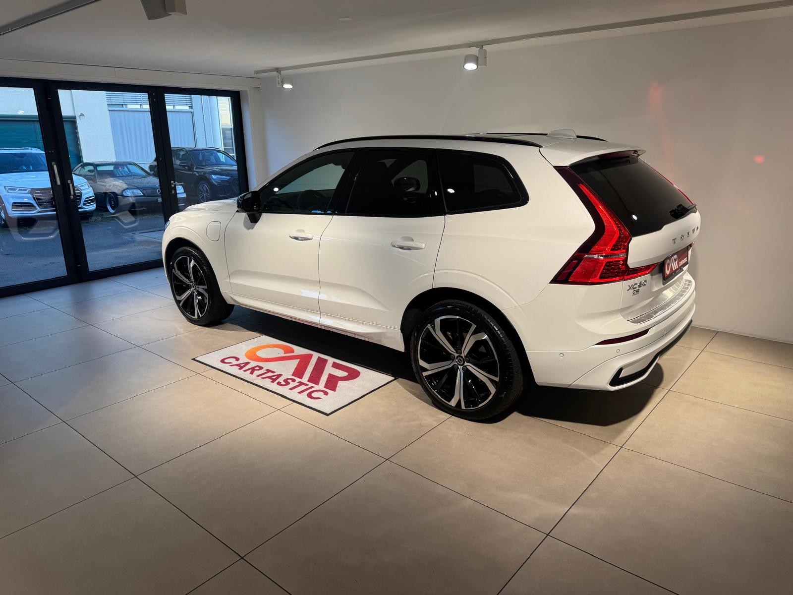 VOLVO XC60 T6 eAWD Ultimate Dark-image-3