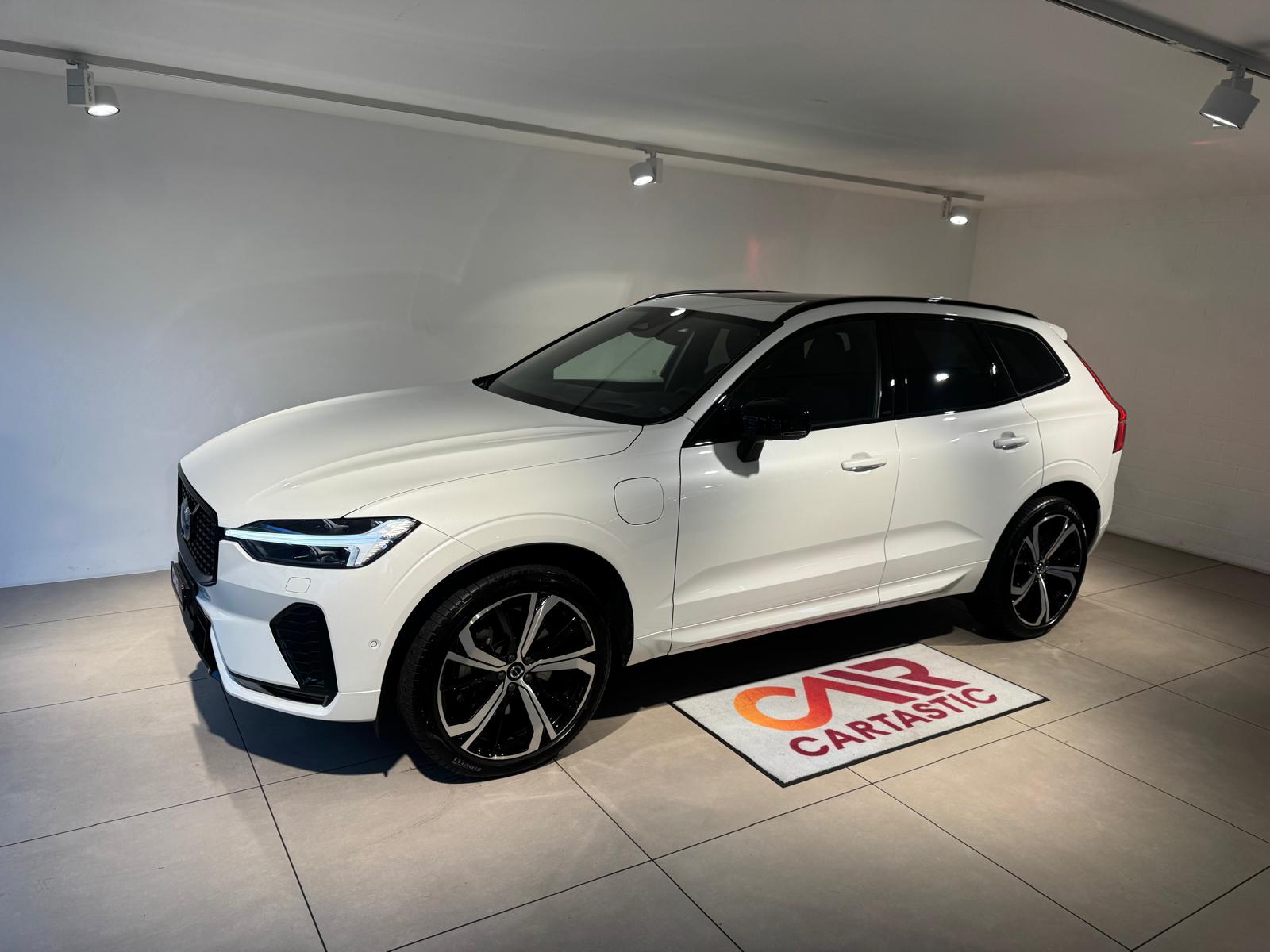 VOLVO XC60 T6 eAWD Ultimate Dark-image-1