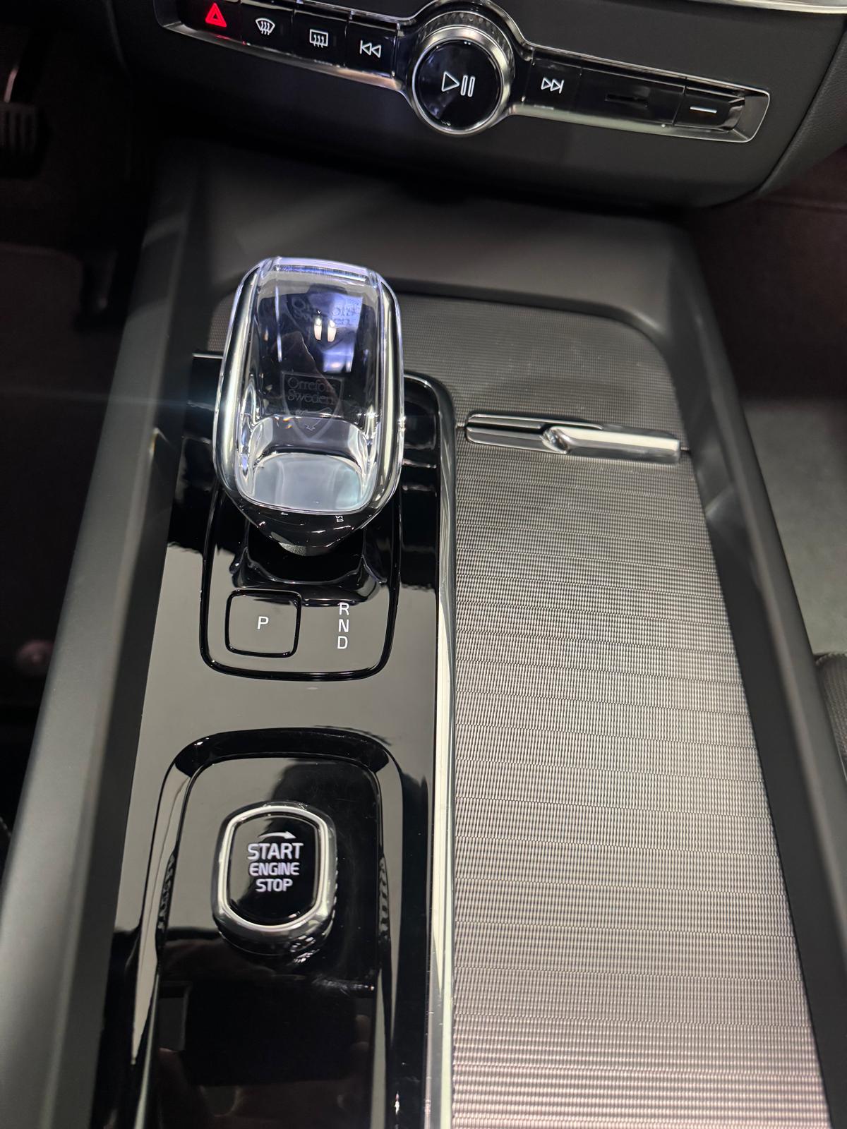 VOLVO XC60 T6 eAWD Ultimate Dark-image-13