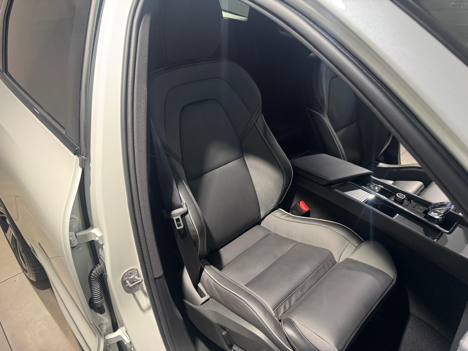 VOLVO XC60 T6 eAWD Ultimate Dark-image-6