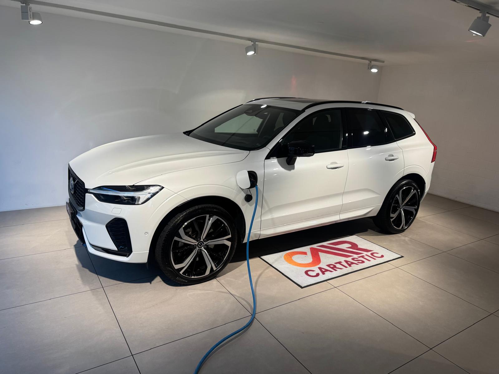 VOLVO XC60 T6 eAWD Ultimate Dark-image-0