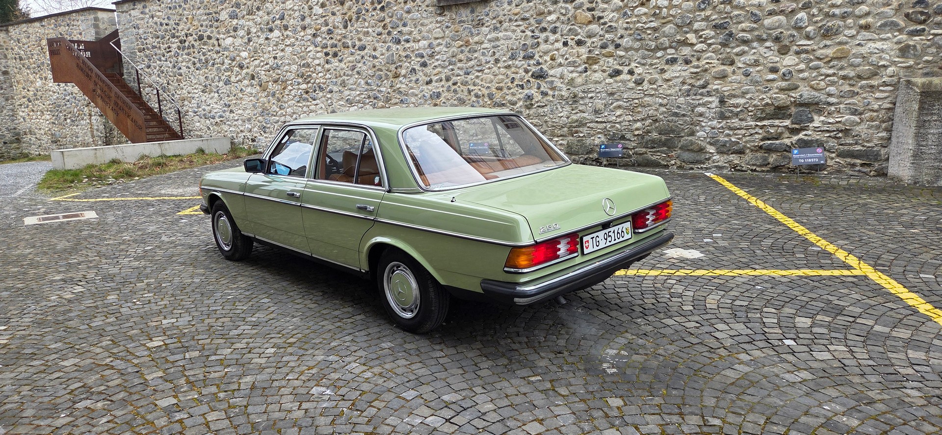 MERCEDES-BENZ W123-image-3