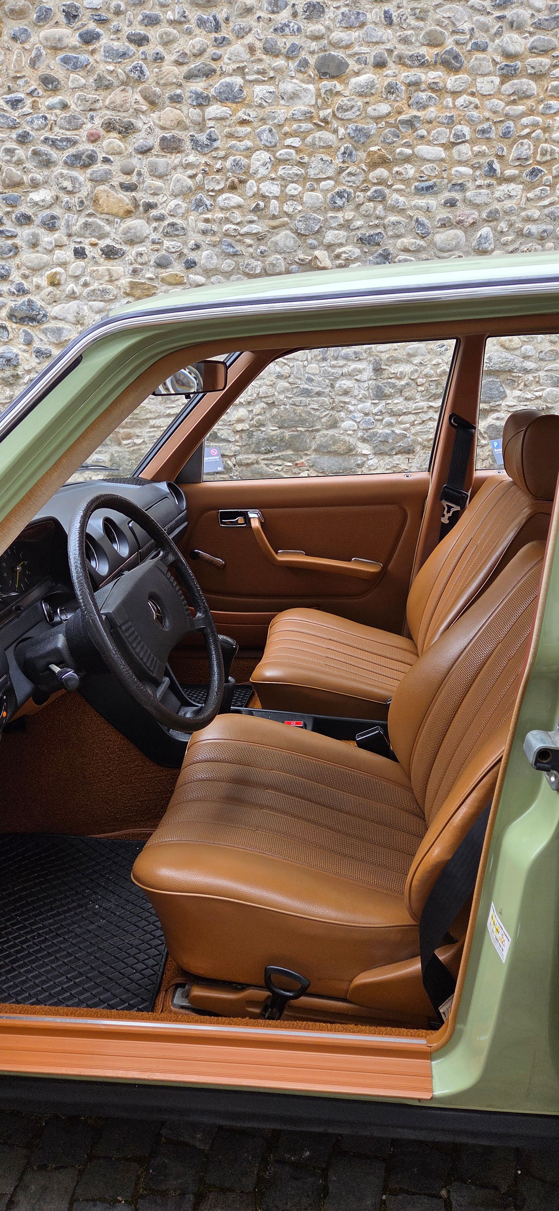 MERCEDES-BENZ W123-image-4