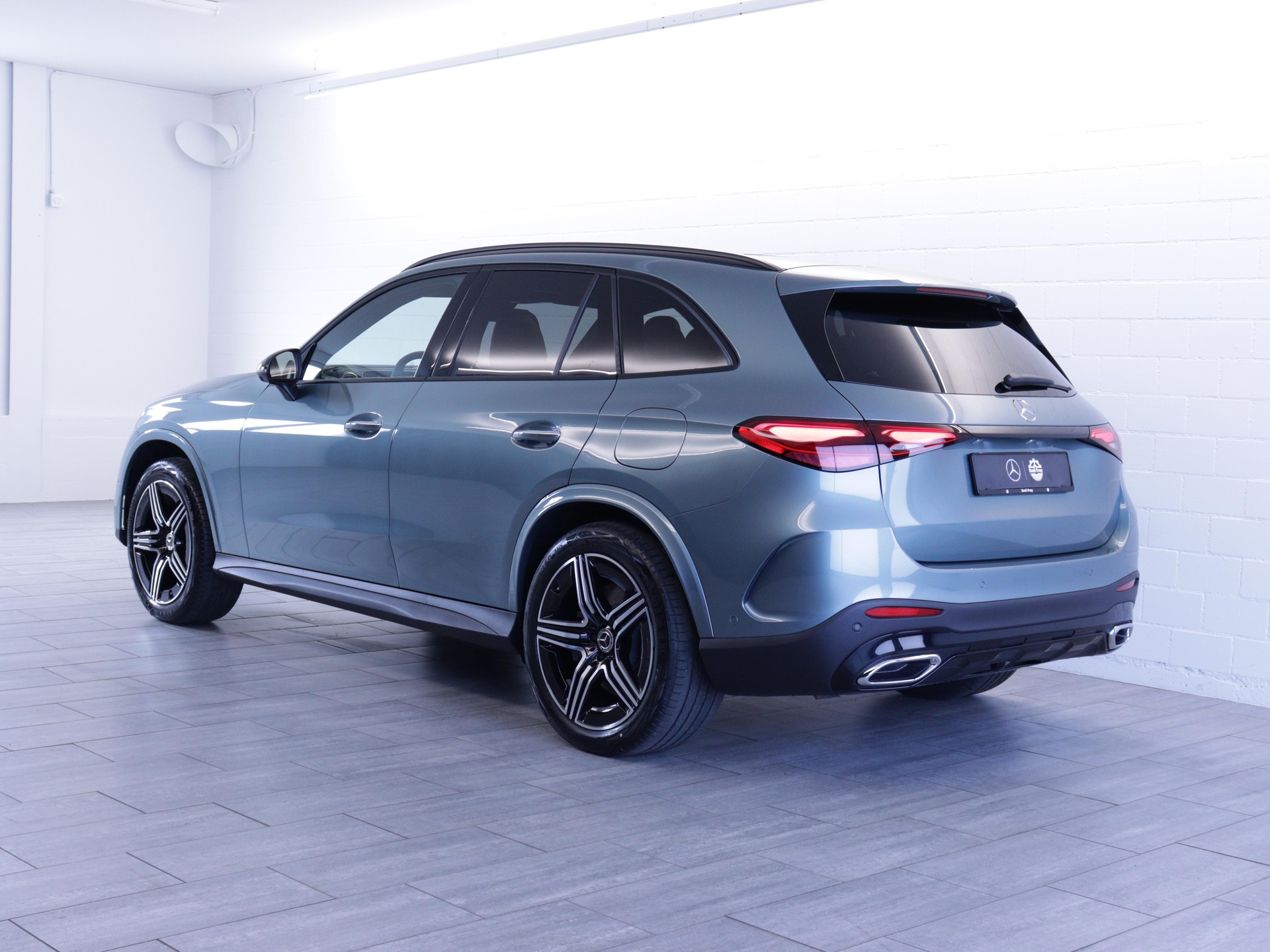 MERCEDES-BENZ GLC 400 e EQ Star AMG Line 4matic-image-3