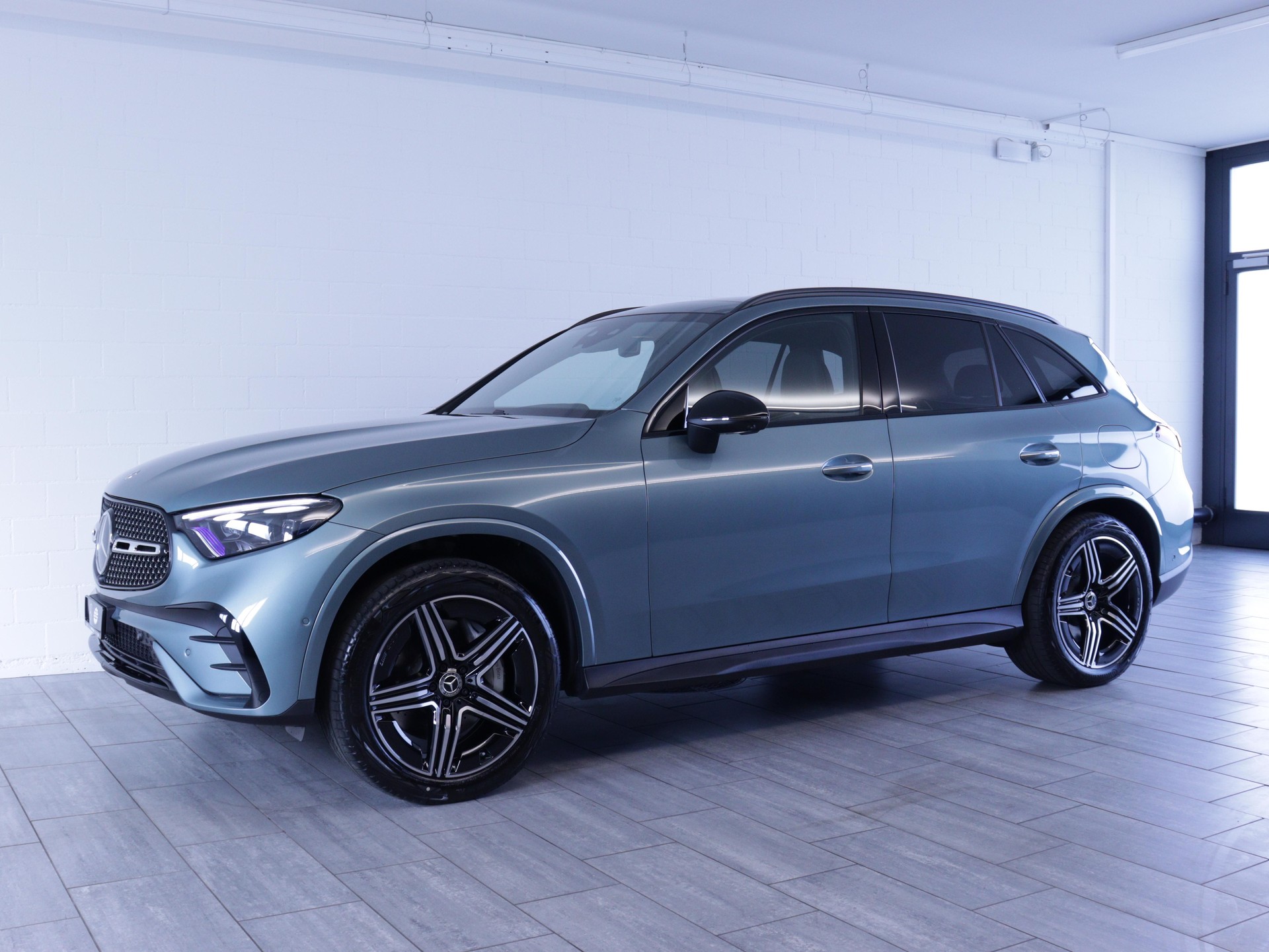 MERCEDES-BENZ GLC 400 e EQ Star AMG Line 4matic-image-1
