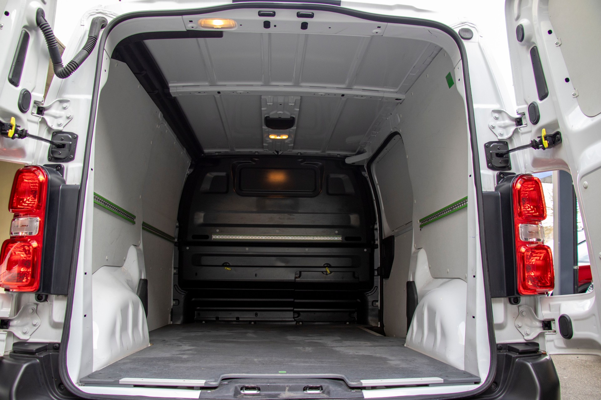 CITROEN Jumpy 2.0 BlueHDi 145 M EAT8-image-10