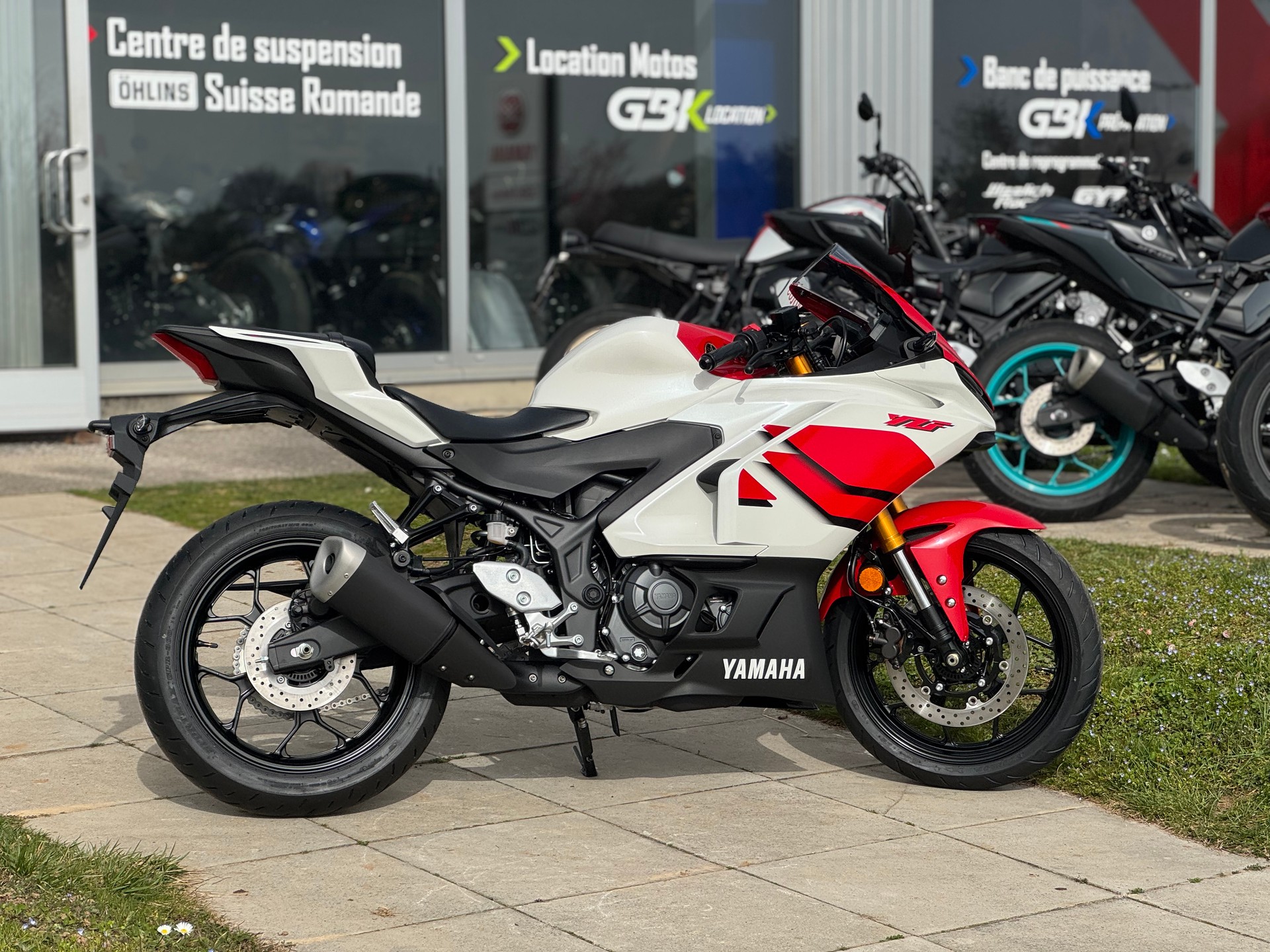 YAMAHA YZF-R3 ABS 70th Anniversary-showroom-element-1