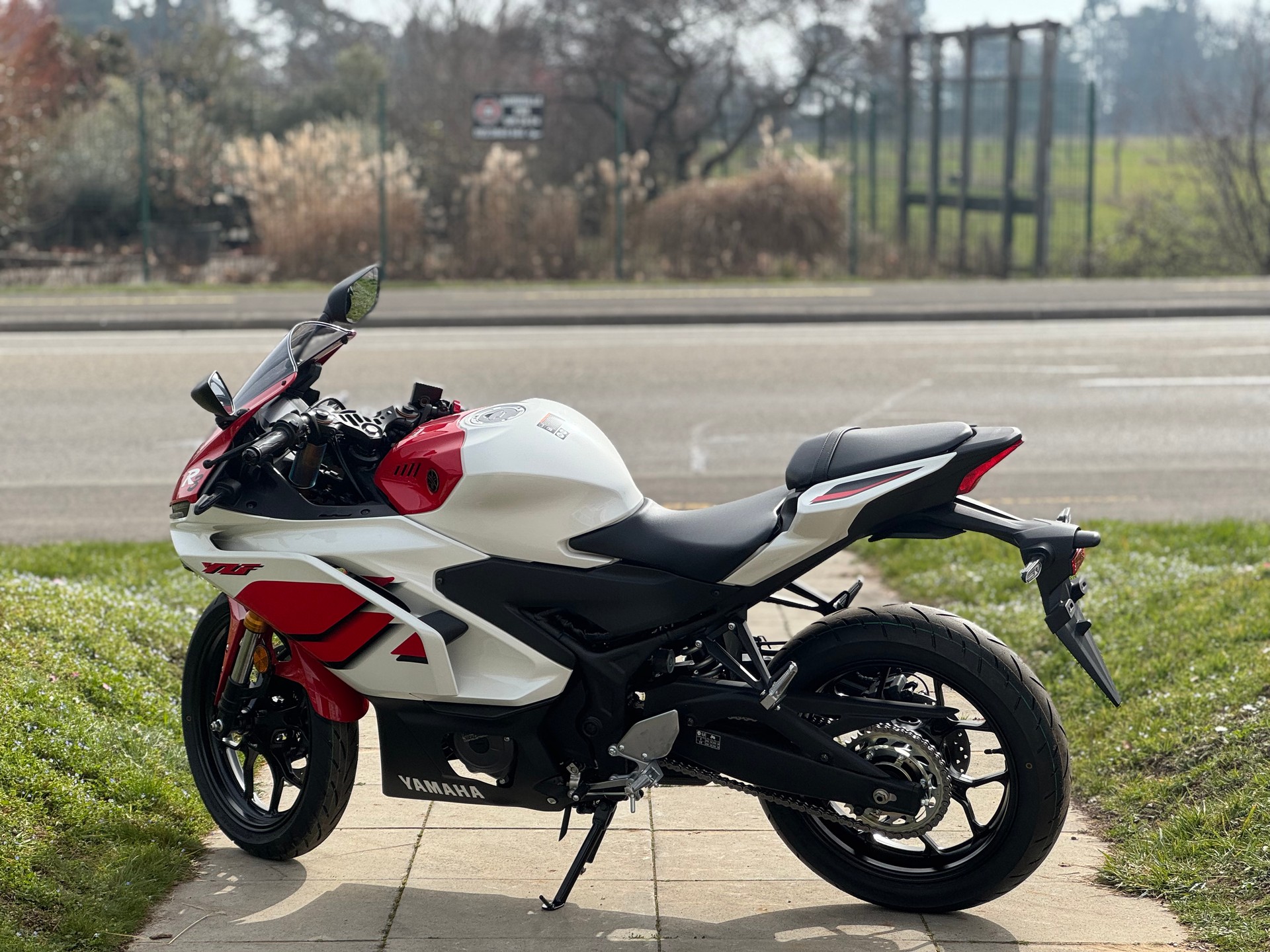 YAMAHA YZF-R3 ABS 70th Anniversary-showroom-element-3