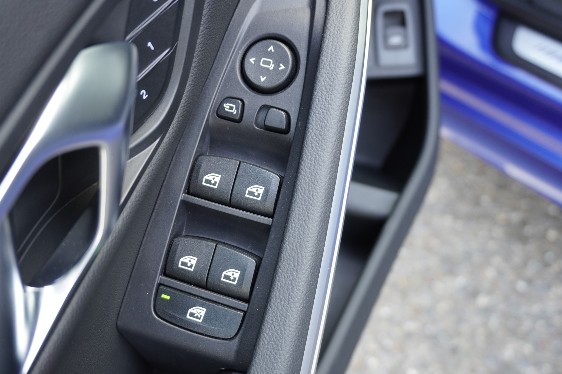 BMW 330e x DriveTouring Steptronic M Sport-image-18