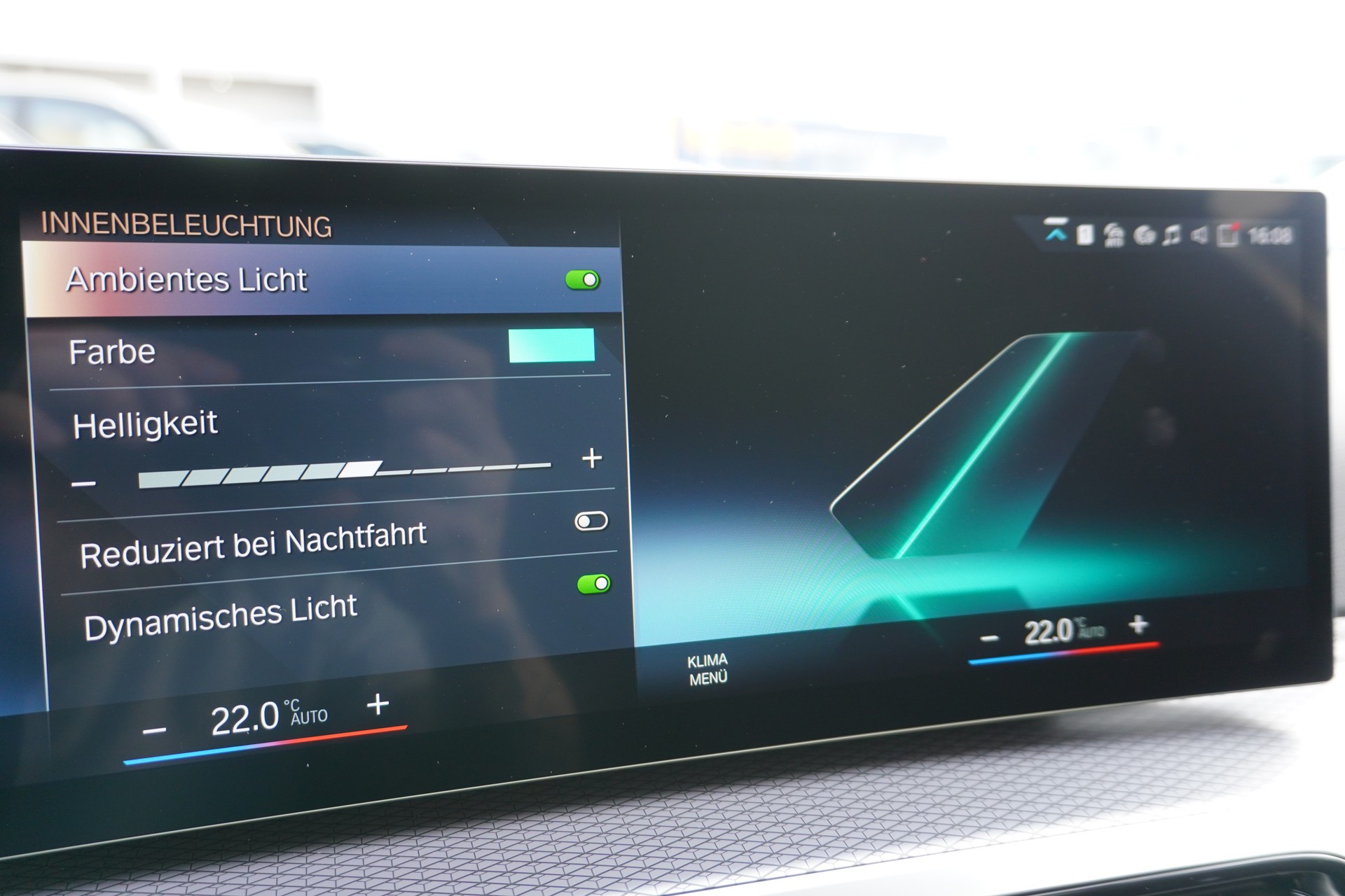 BMW 330e x DriveTouring Steptronic M Sport-image-32