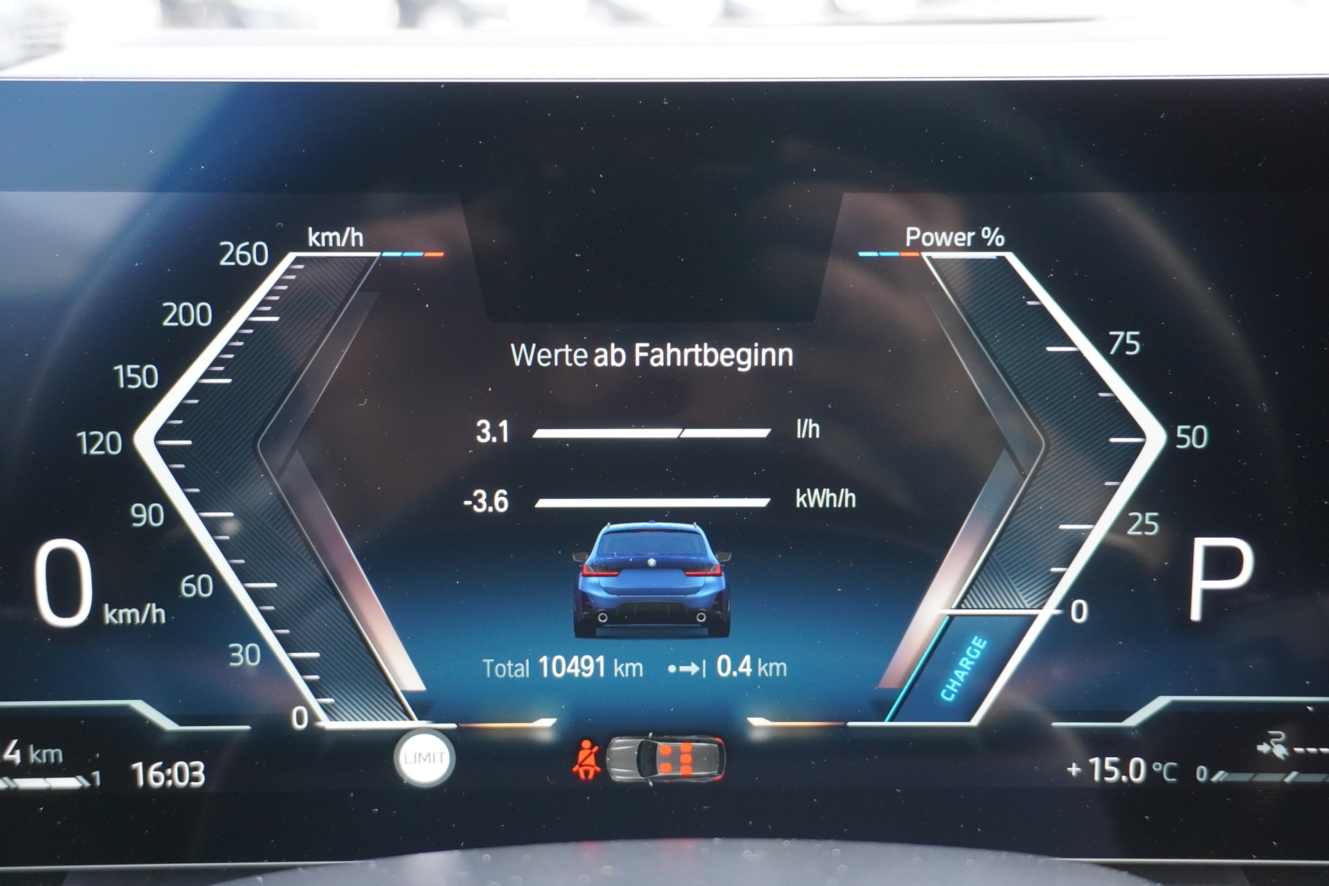 BMW 330e x DriveTouring Steptronic M Sport-image-24
