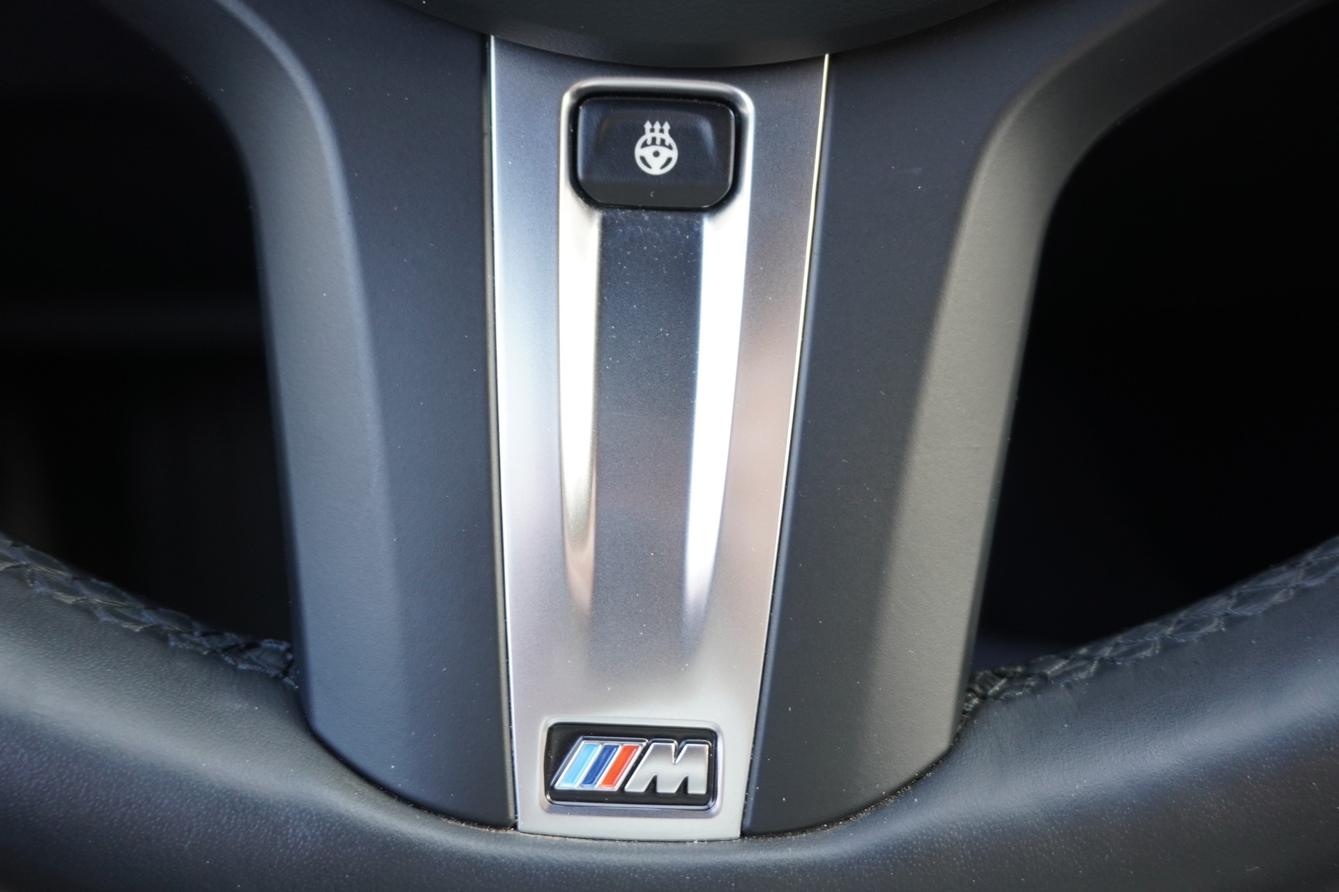 BMW 330e x DriveTouring Steptronic M Sport-image-23
