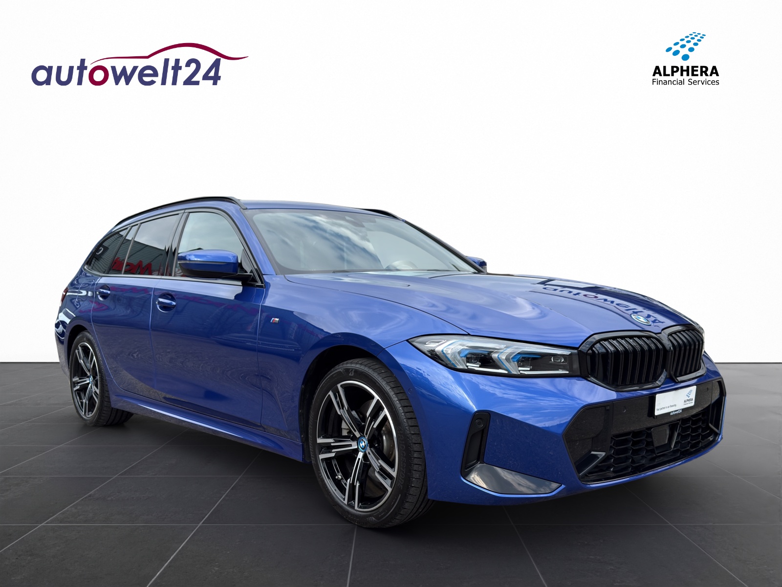 BMW 330e x DriveTouring Steptronic M Sport-image-3