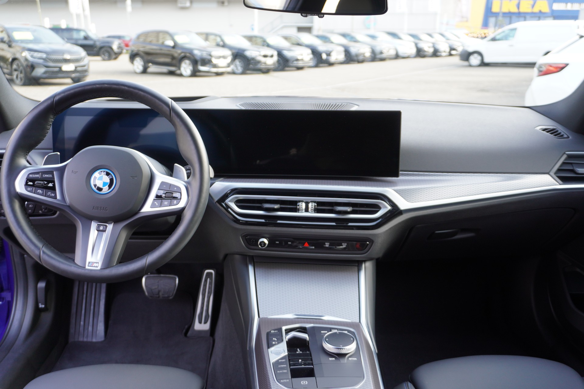 BMW 330e x DriveTouring Steptronic M Sport-image-17