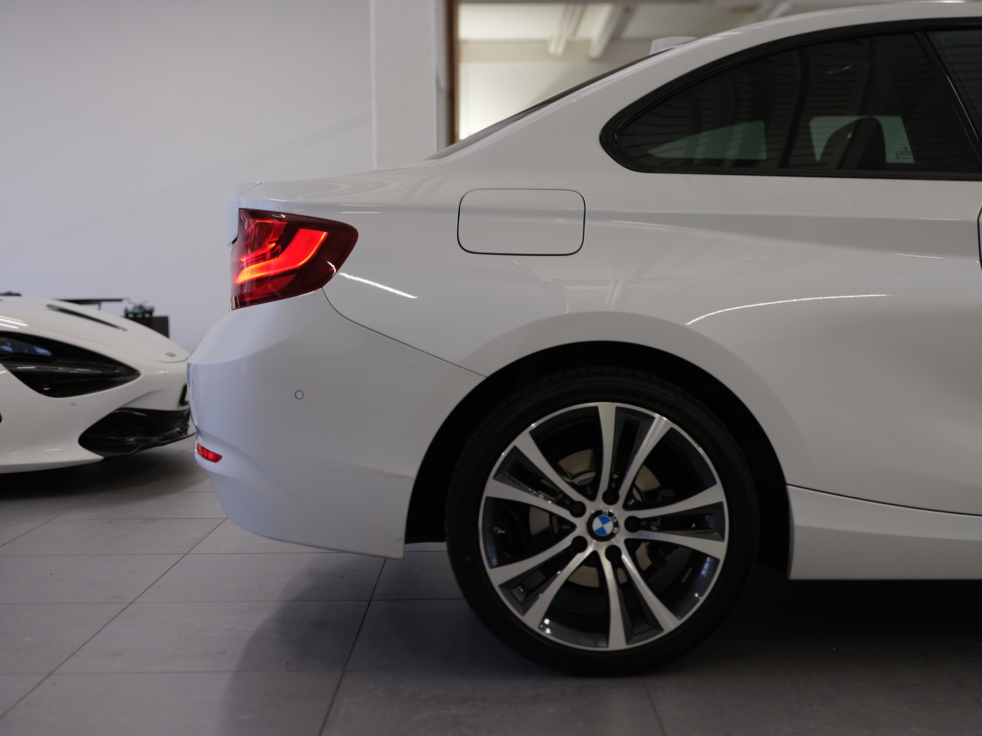 BMW 218d *Komfortzugang* *M Sport Lederlenkrad* *Sonnenschutzverglasung*-image-11