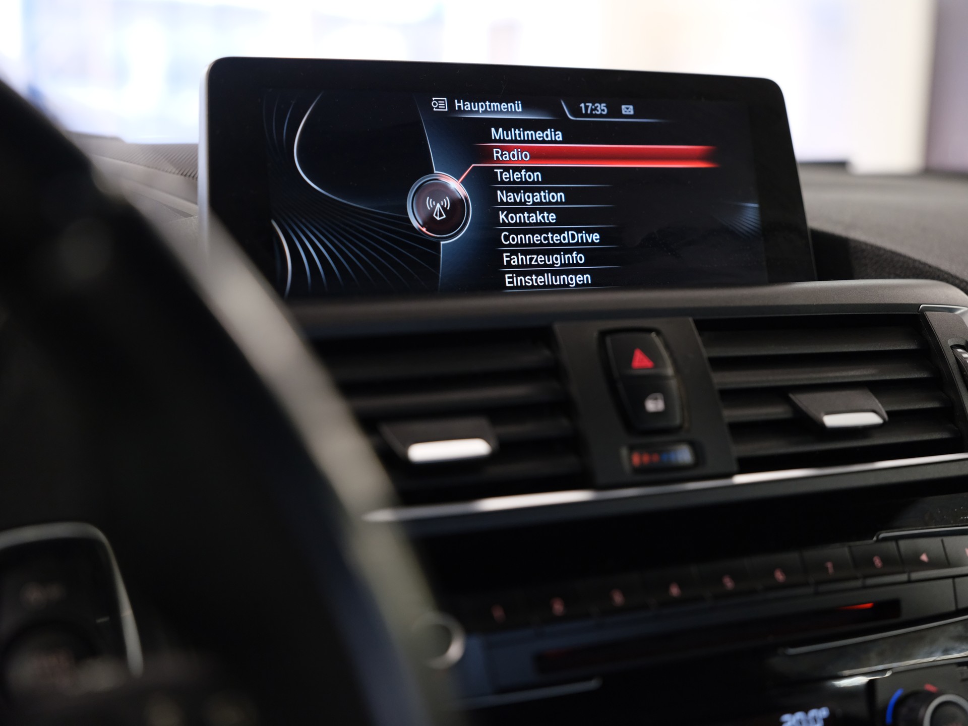 BMW 218d *Komfortzugang* *M Sport Lederlenkrad* *Sonnenschutzverglasung*-image-19