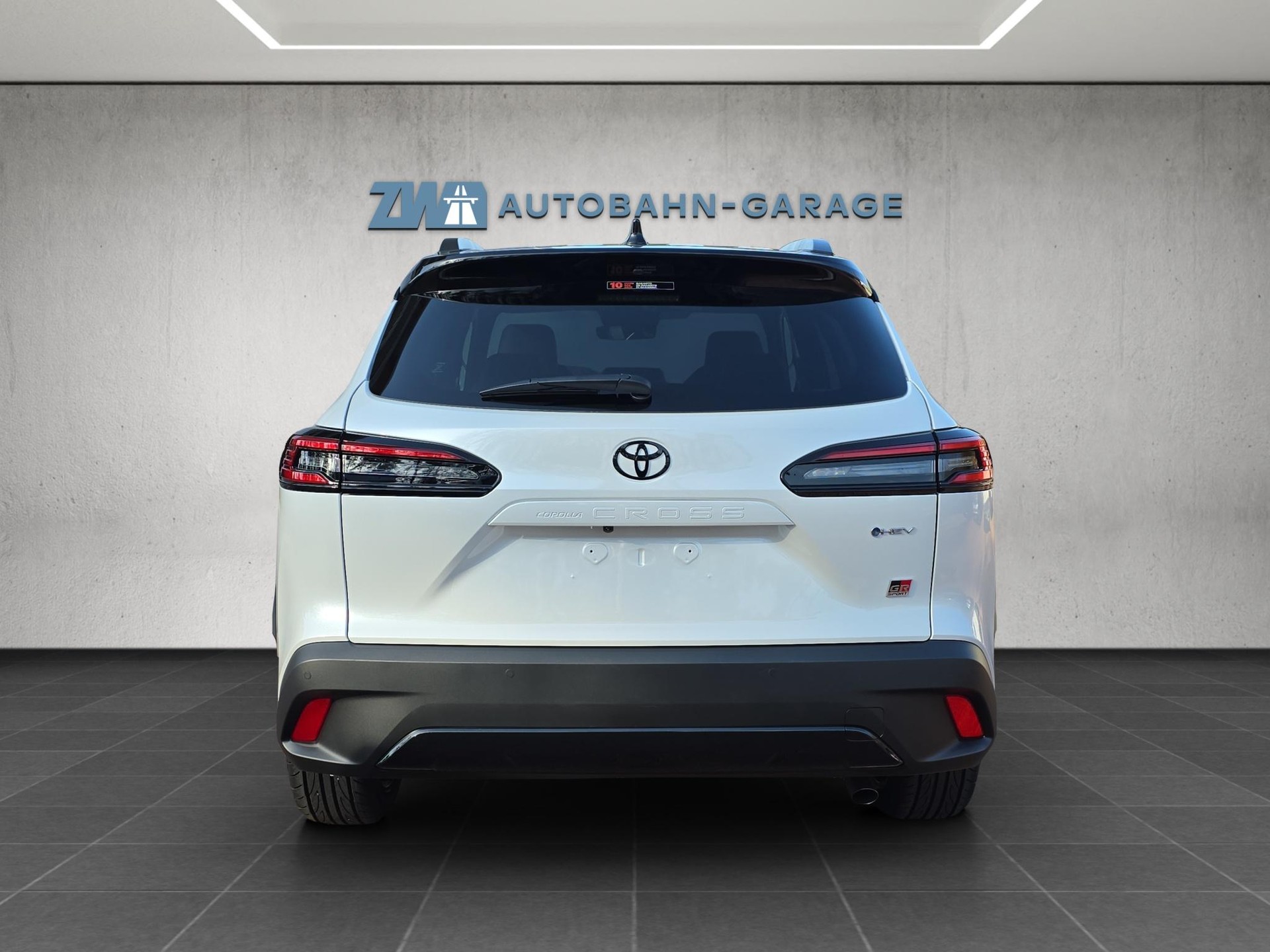 TOYOTA Corolla Cross 2.0 HSD GR Sport AWD-i-image-3