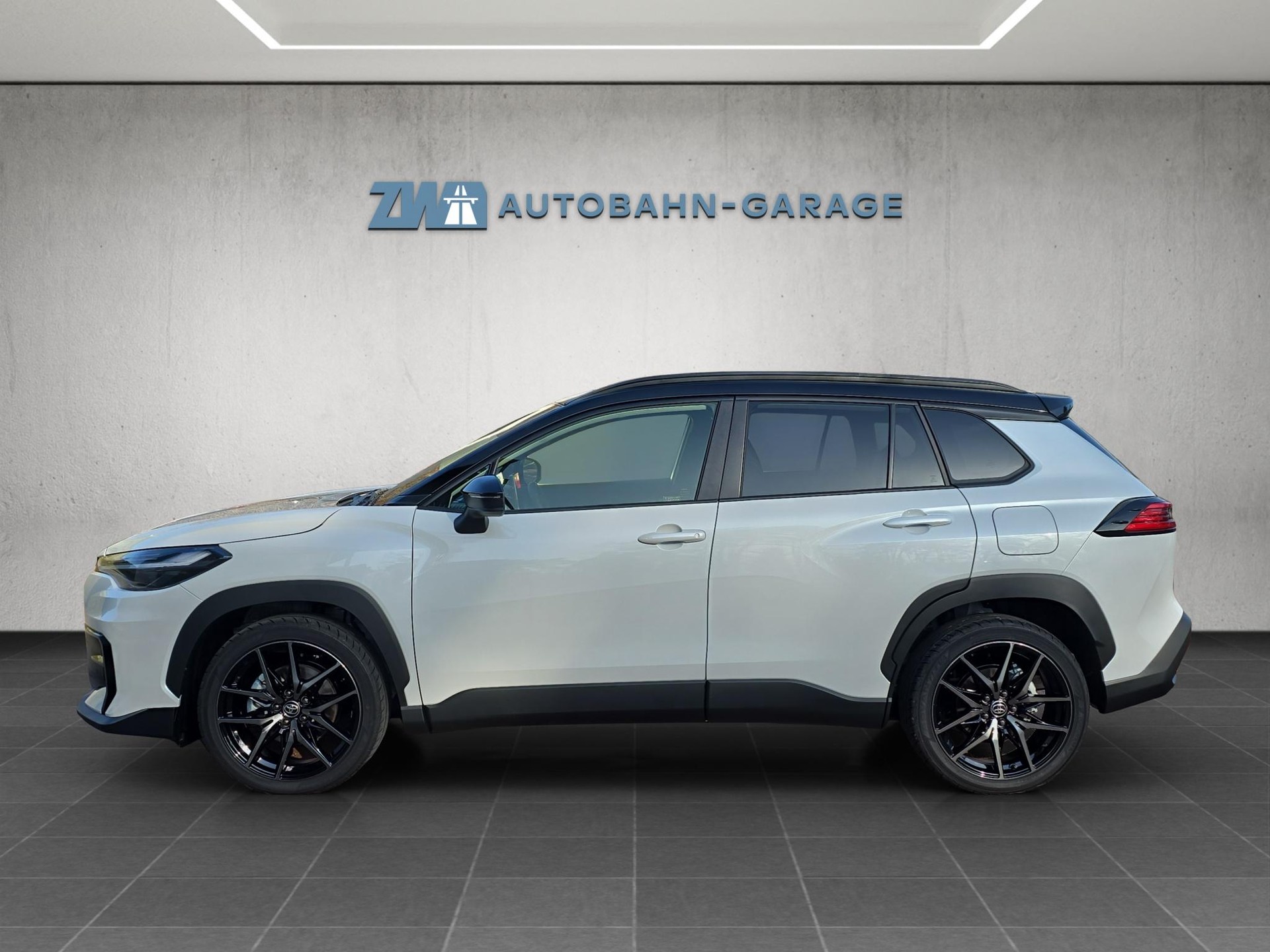 TOYOTA Corolla Cross 2.0 HSD GR Sport AWD-i-image-1
