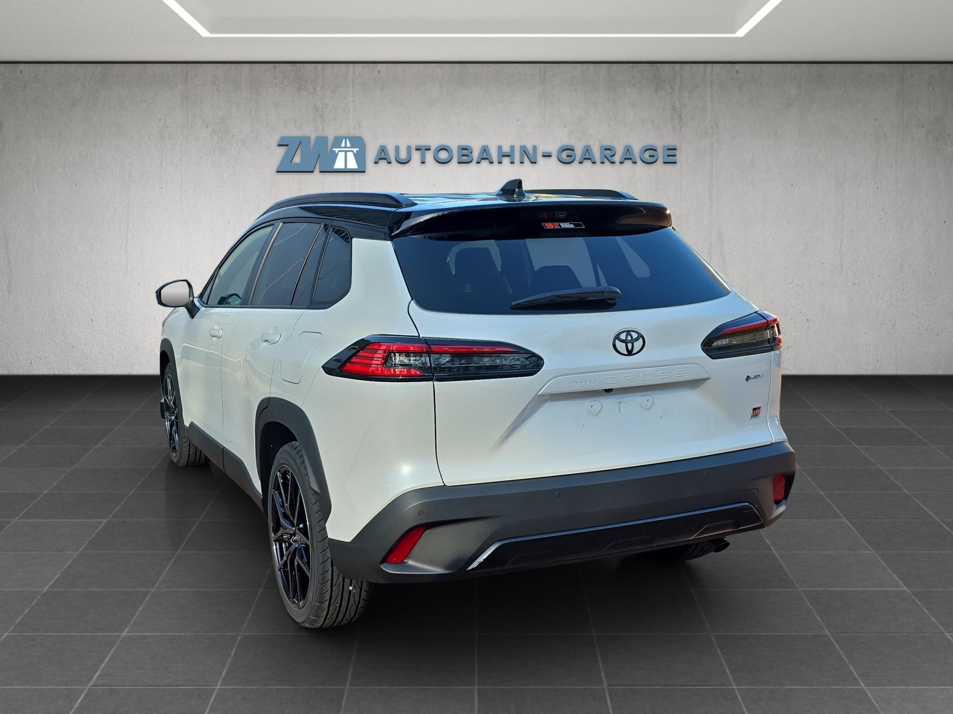 TOYOTA Corolla Cross 2.0 HSD GR Sport AWD-i-image-2