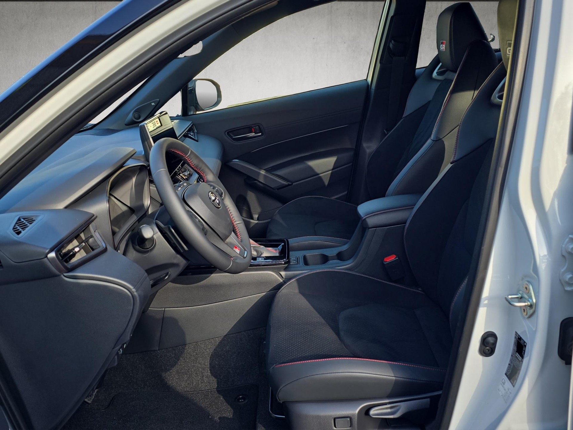 TOYOTA Corolla Cross 2.0 HSD GR Sport AWD-i-image-8