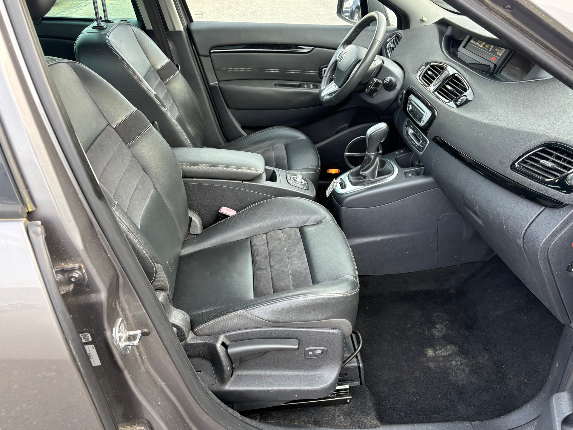 RENAULT Grand Scénic 2.0 dCi Bose Automatic (Einspritzdüsen Problem)-image-9