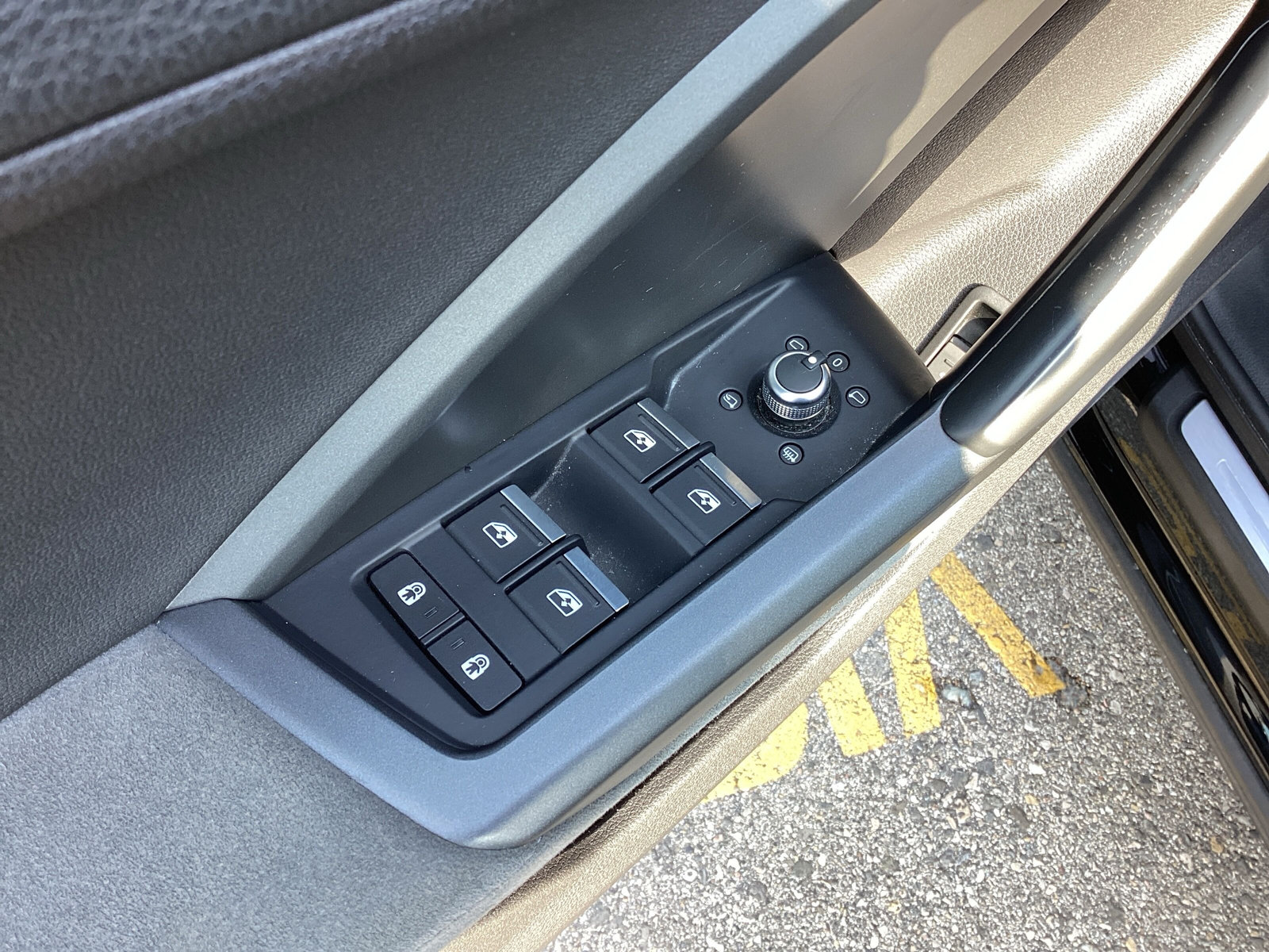 AUDI Q3 45 TFSI S line quattro S-tronic-image-16