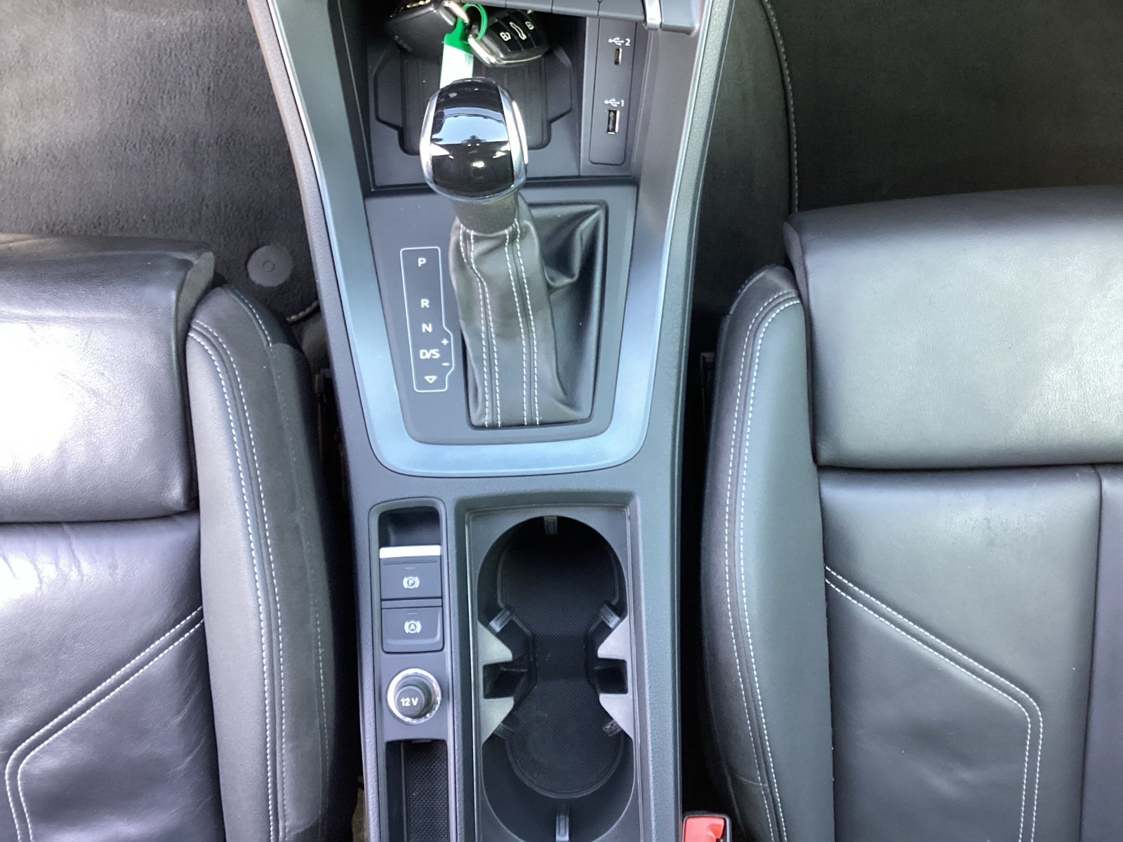 AUDI Q3 45 TFSI S line quattro S-tronic-image-12