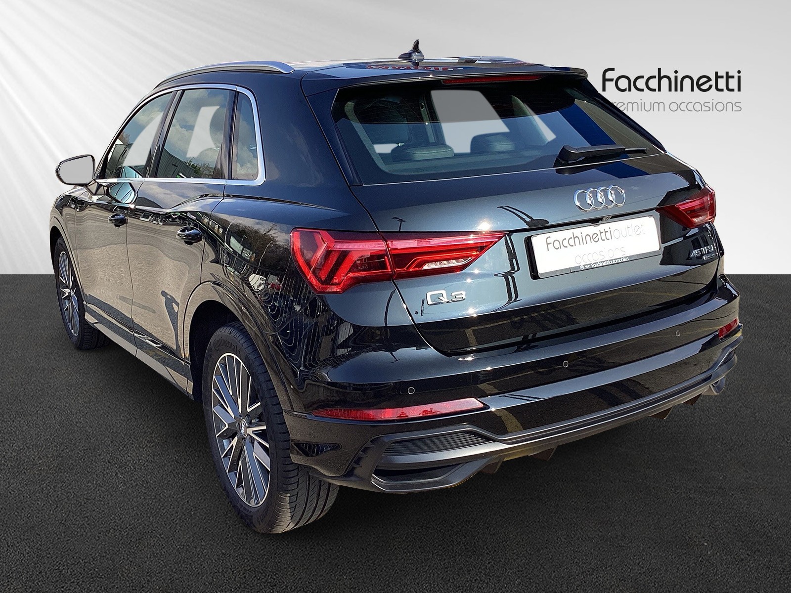 AUDI Q3 45 TFSI S line quattro S-tronic-image-2