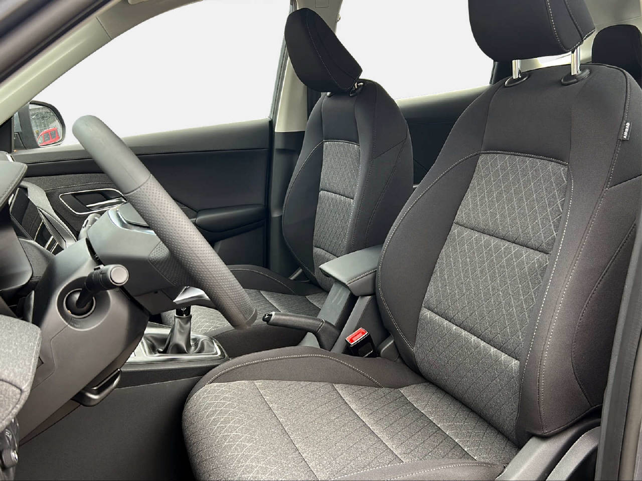 MG ZS 1.5 Standard-image-9