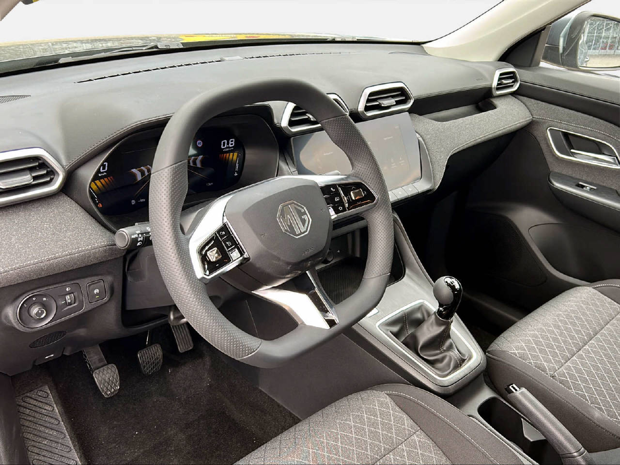 MG ZS 1.5 Standard-image-10
