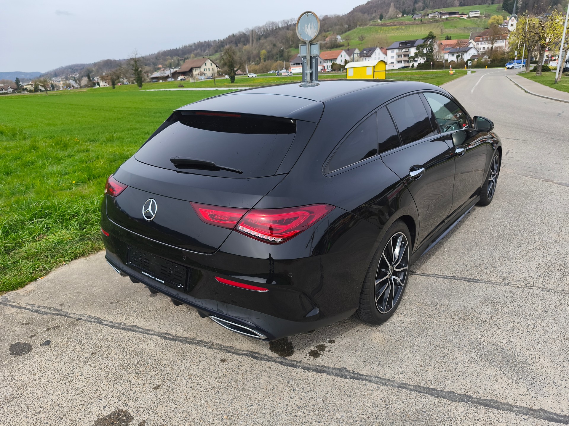 MERCEDES-BENZ CLA Shooting Brake 220 d 4Matic AMG Line-image-4