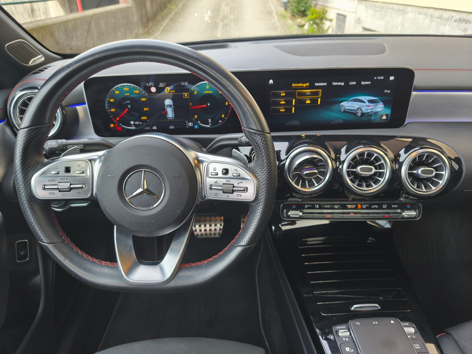 MERCEDES-BENZ CLA Shooting Brake 220 d 4Matic AMG Line-image-11