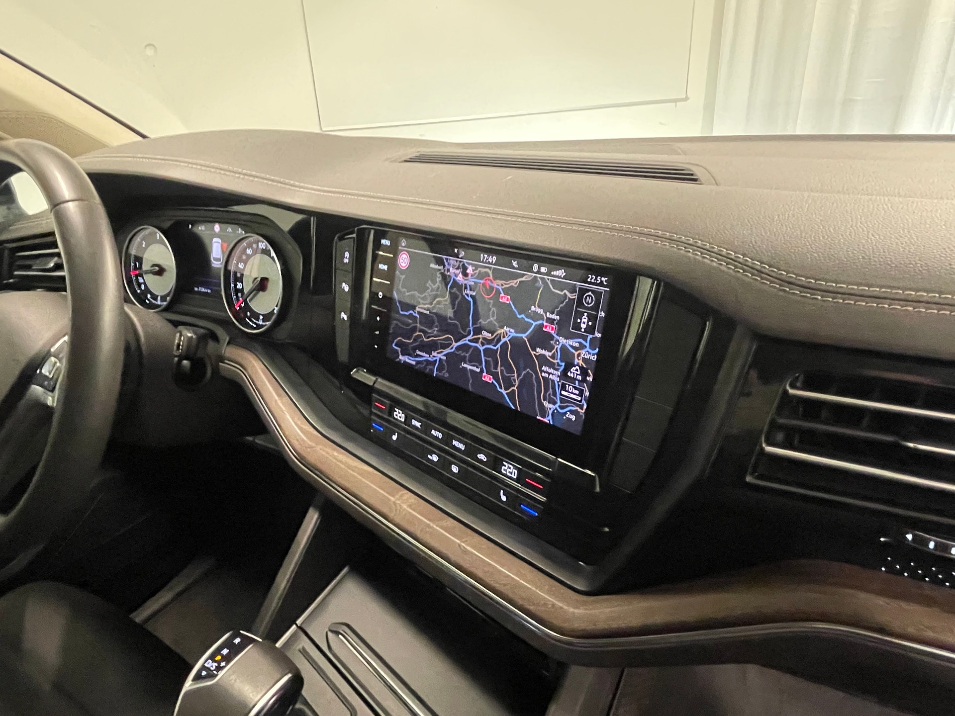 VW Touareg 3.0 TDI Atmosphere Tiptronic-image-12