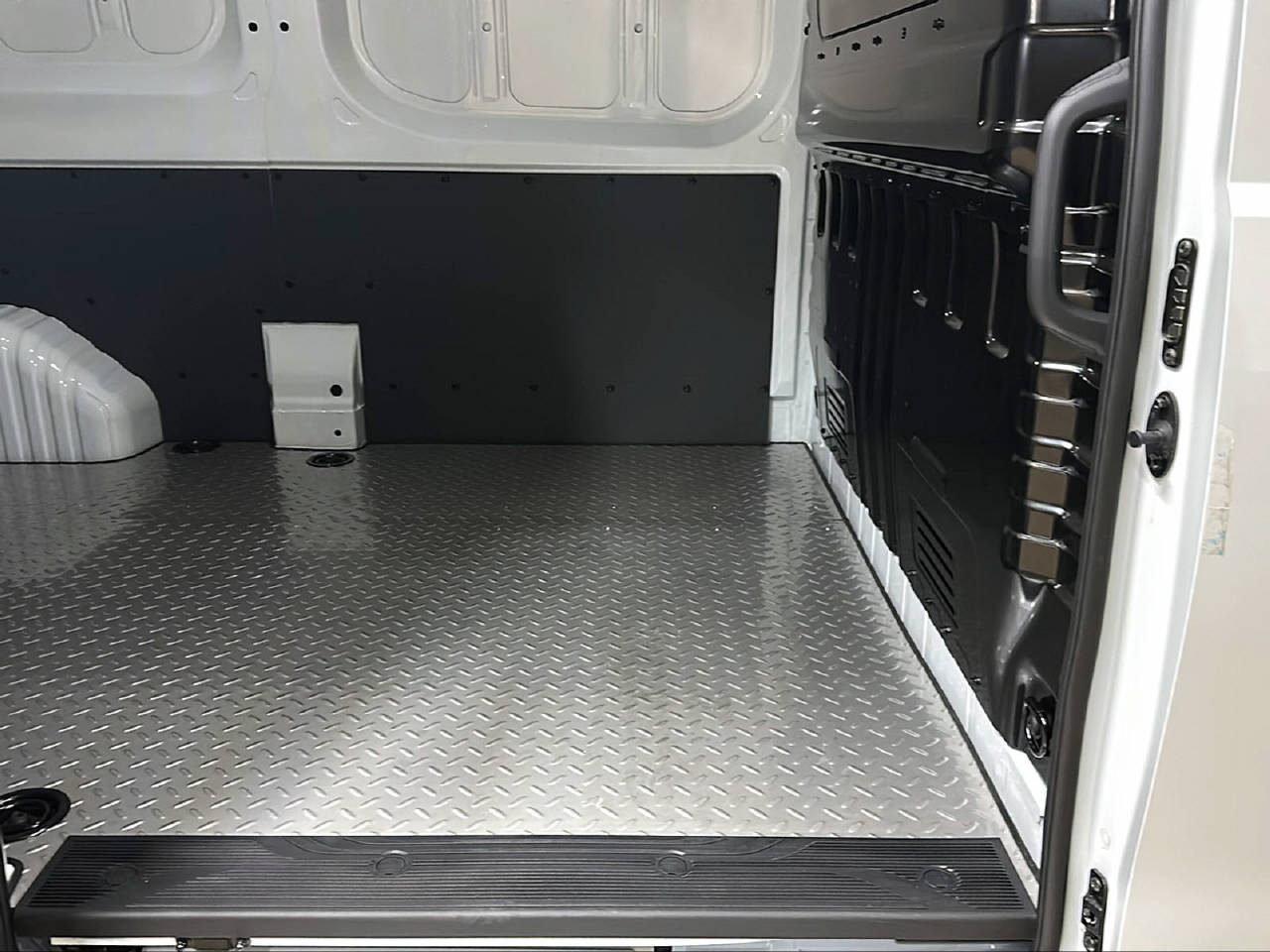 MAXUS Deliver 7 Kaw. L2H1 2.0 TD Base-image-4