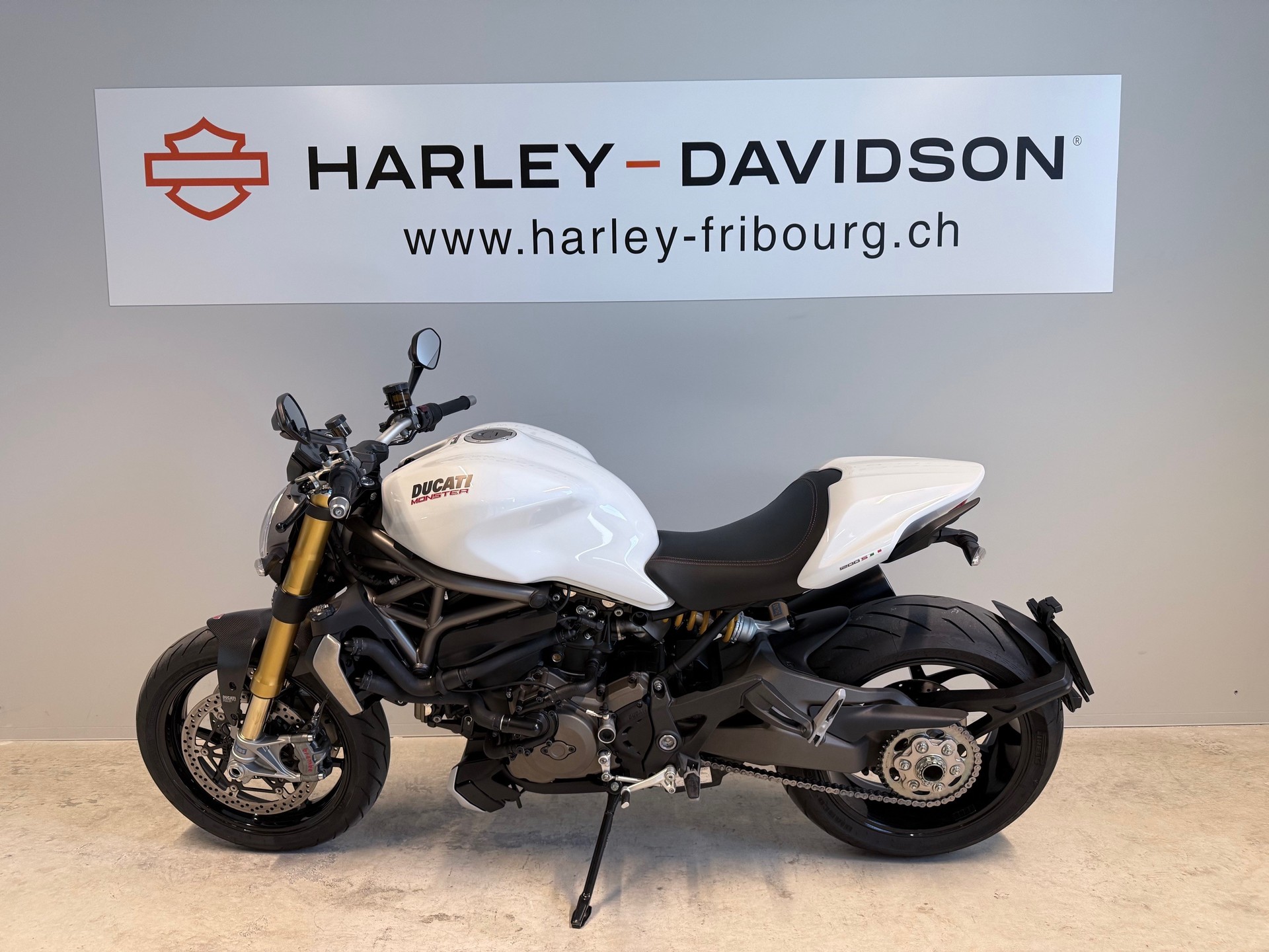 DUCATI Monster 1200 S ABS-showroom-element-1