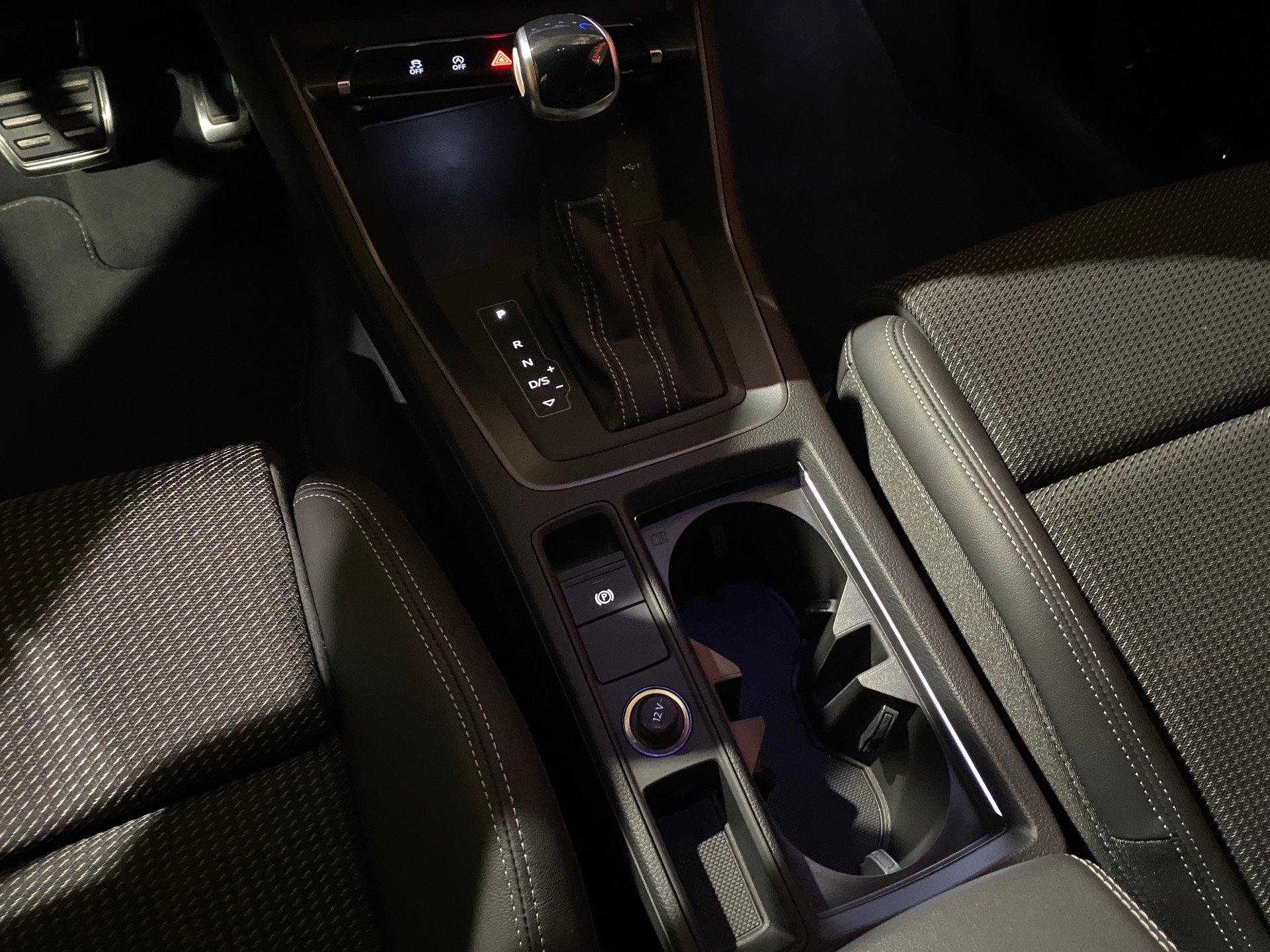 AUDI Q3 40 TFSI S line quattro S-tronic-image-21