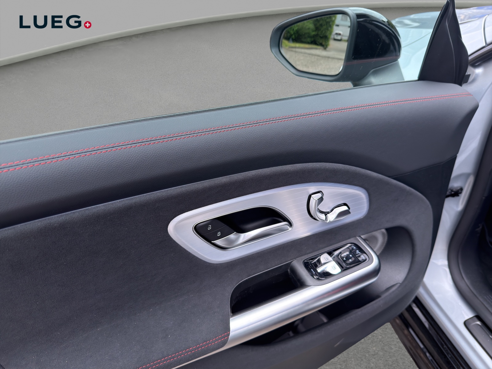 MERCEDES-BENZ CLA 200 8G-DCT 4Matic-image-12