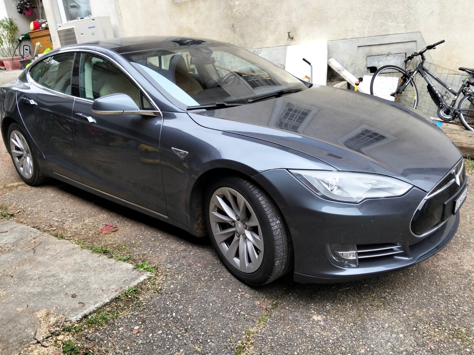 TESLA Model S 60-image-0