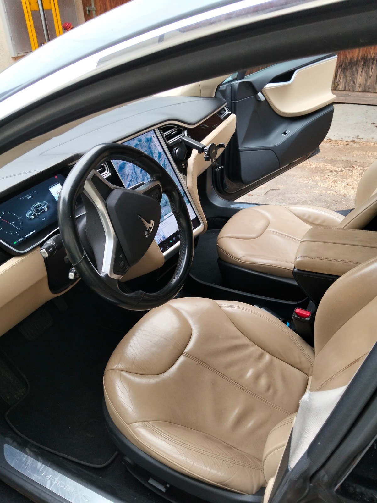 TESLA Model S 60-image-2