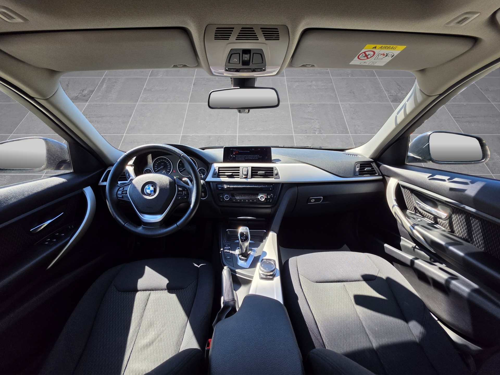 BMW 320i xDrive Touring Steptronic-image-2