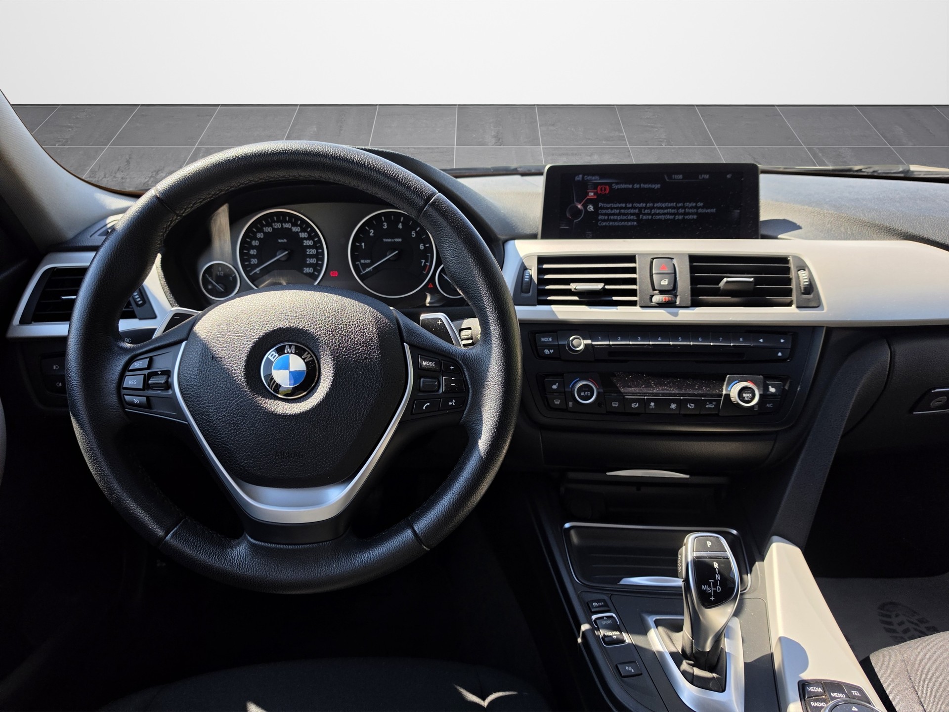 BMW 320i xDrive Touring Steptronic-image-3