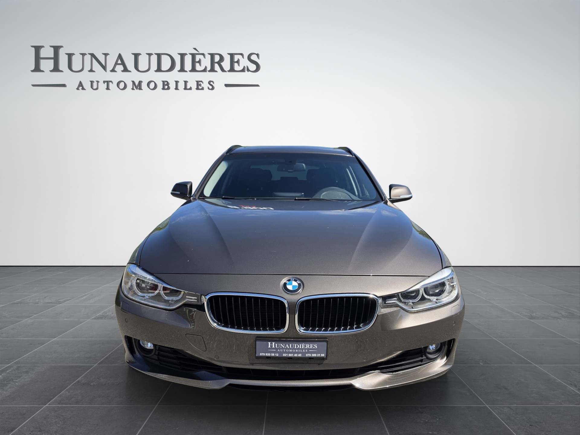 BMW 320i xDrive Touring Steptronic-image-10