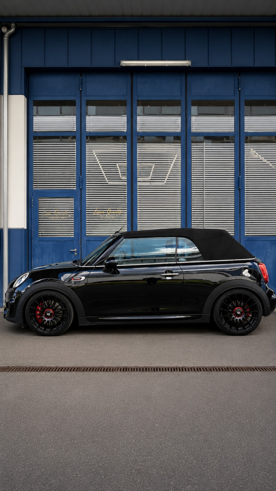 MINI Cooper John Cooper Works Cabriolet Steptronic-image-3