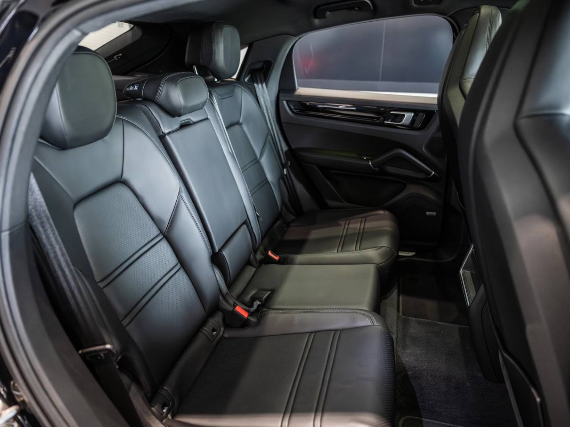 PORSCHE Cayenne E-Hybrid Coupé-image-18